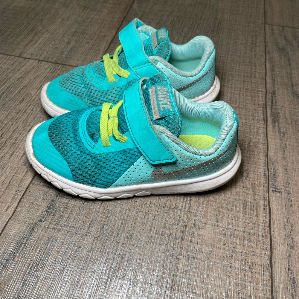 NIKE SHOES